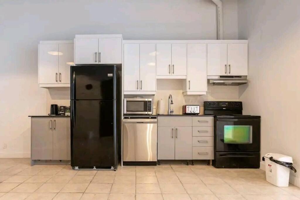 No°1~Plaza St-Hubert~Metro Jean-Talon~Jarry Parc Appartement Montréal Buitenkant foto